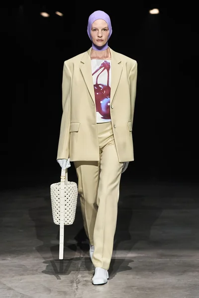 Look 30
